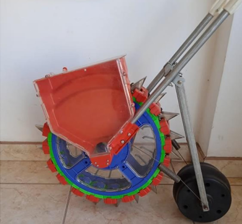 SEMBRADORA DE 20  PICOS CON TOLVA